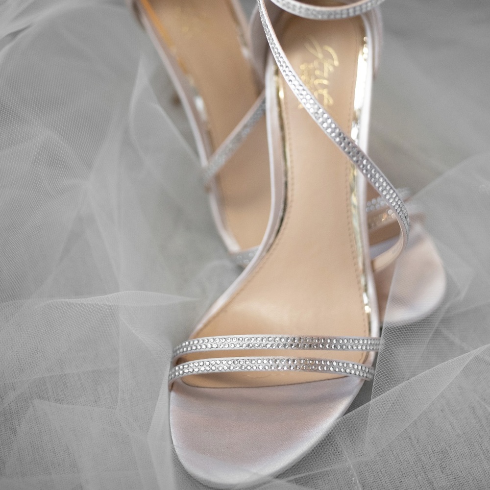 Jewel Badgley Mischka Gail size 9